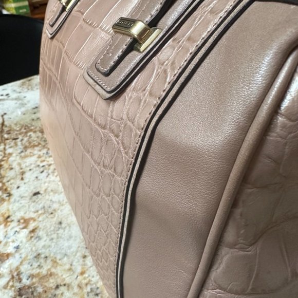 Coach purse wtih detachable strap - Picture 9 of 16